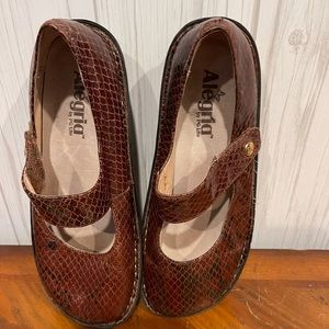 New Alegria shoes brown mary Kane's Sz 7 US Sz 37 euro